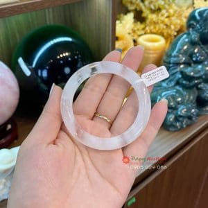 Vòng tay đá nguyên khối thạch anh trắng bản tròn