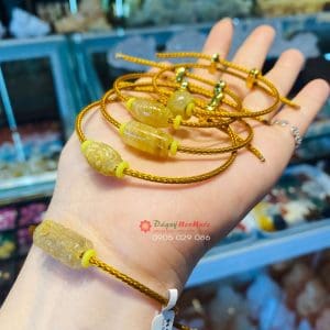 Vòng tay lu thống tóc vàng