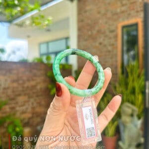 Vòng ngọc sơn thủy