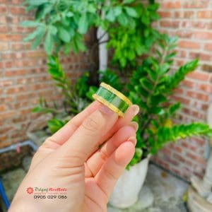 Nhẫn đá ngọc bích bọc vàng