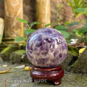 Quả cầu thạch anh tím