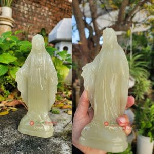 Tượng đức mẹ ban ơn