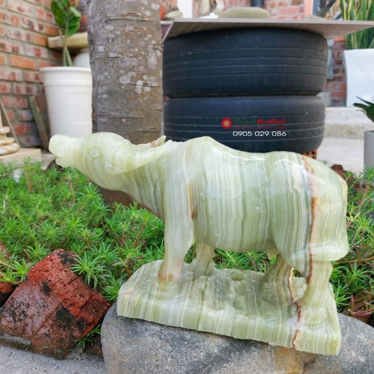 Tượng trâu đá ngọc