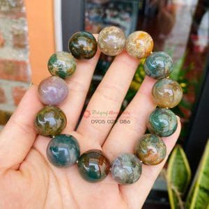 Vòng tay băng ngọc thủy tảo lên huyết