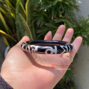 Vòng tay đá Dzi nguyên khối