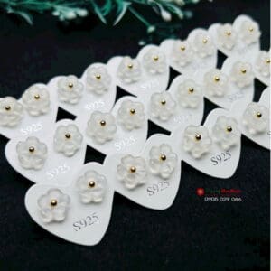 Hoa tai hoa mai đá bạch nguyệt quang