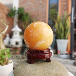 Quả cầu đá ngọc hoàng long