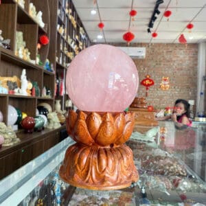 Quả cầu thạch anh hồng