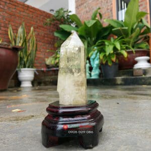 Trụ thach anh vàng