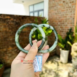 Vòng tay nguyên khối ngọc Jadeite A