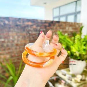 Vòng kiềng mã não trắng cam