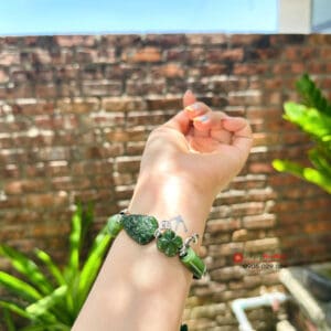 Vòng tay phong thủy đá ngọc bích
