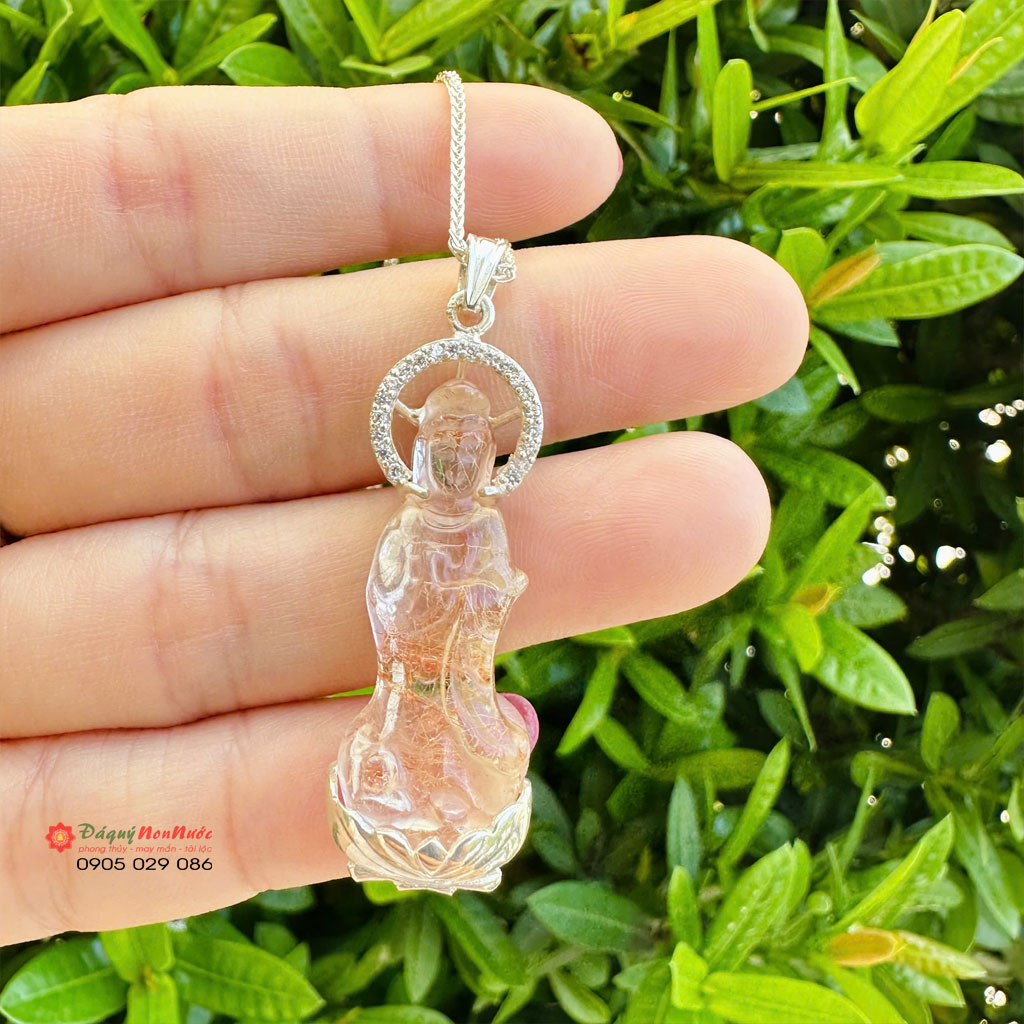 Mặt dây chuyền quan âm đứng thạch anh tóc nâu 1 Mặt dây chuyền quan âm đứng thạch anh tóc nâu