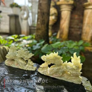 Cặp rồng đá ngọc