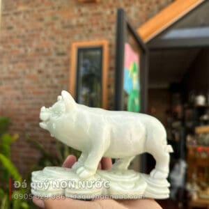 Tượng heo đá tuổi hợi