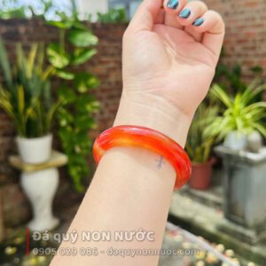 Vòng tay nguyên khối mã não