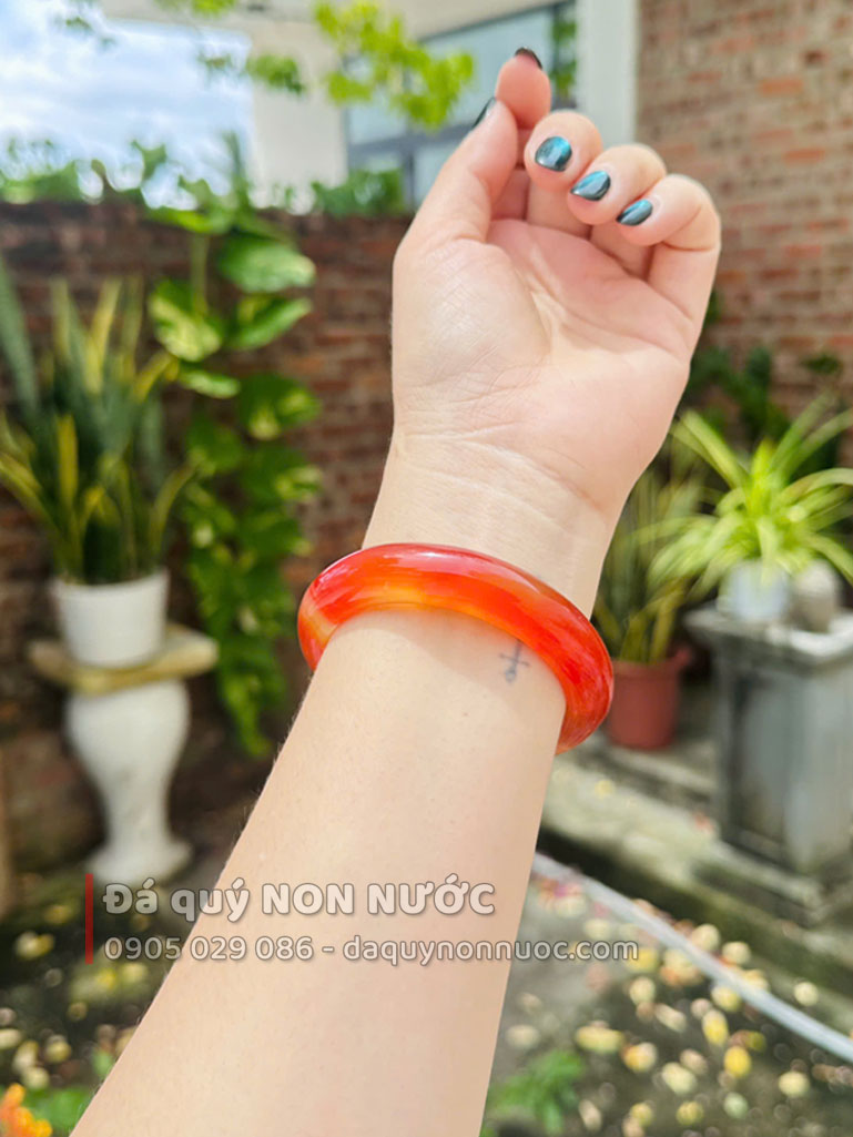 Vòng tay nguyên khối mã não